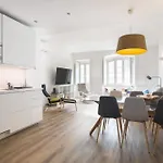 Апартаменты Cozy In Amazing Location!