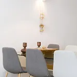 Cozy In Amazing Location! Апартаменты