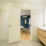 Cozy In Amazing Location! Лиссабон