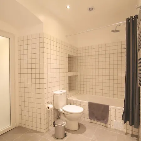 Cozy In Amazing Location!