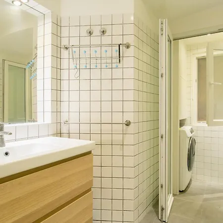 Cozy In Amazing Location!