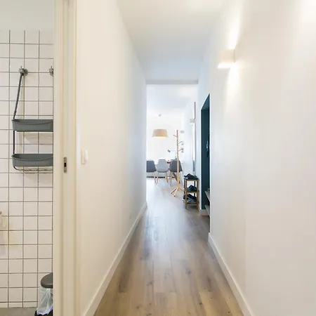 Cozy In Amazing Location! *