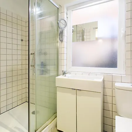 Cozy In Amazing Location! *