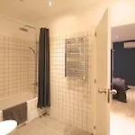 Cozy In Amazing Location! Apartman Lisboa